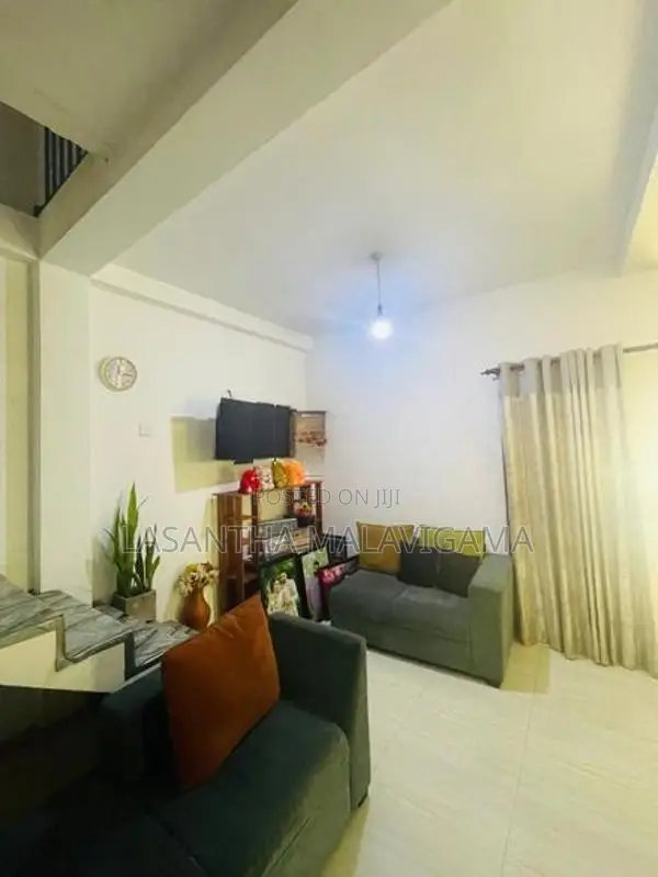 Two storey House for sale in Athurugiriya
