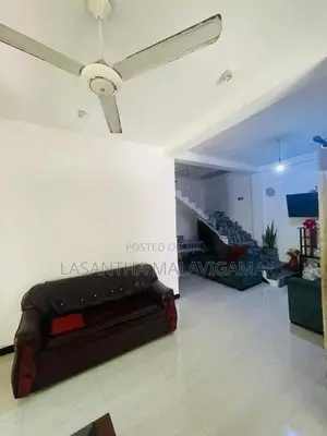 Two storey House for sale in Athurugiriya