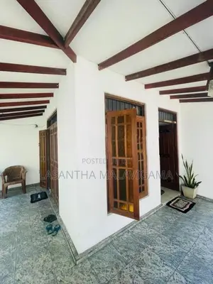 Two storey House for sale in Athurugiriya
