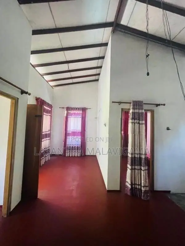 Two storey House for sale in Athurugiriya