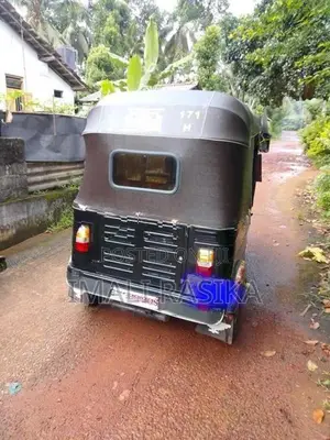 Bajaj RE 2013
