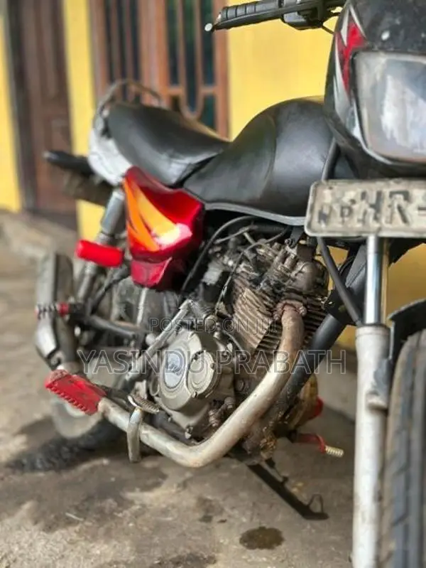 Bajaj Caliber 2004