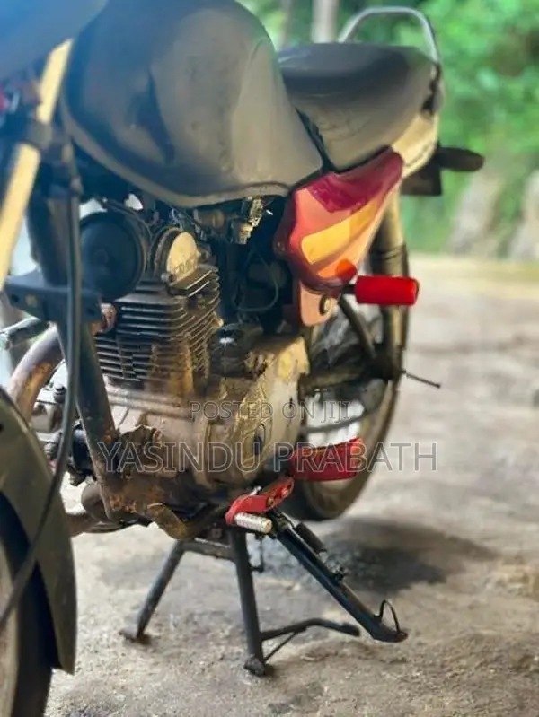 Bajaj Caliber 2004