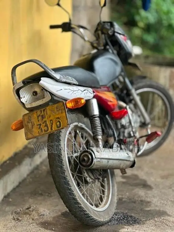 Bajaj Caliber 2004