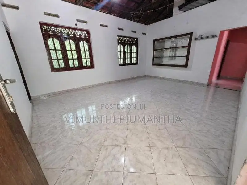 කුරුණෑගලින් පර්චස් 41.5 ක දෙමහල් නිවසක් සහිත අගනා ඉඩමක් විකිණීමට ඇත!