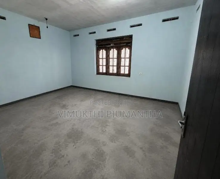 කුරුණෑගලින් පර්චස් 41.5 ක දෙමහල් නිවසක් සහිත අගනා ඉඩමක් විකිණීමට ඇත!