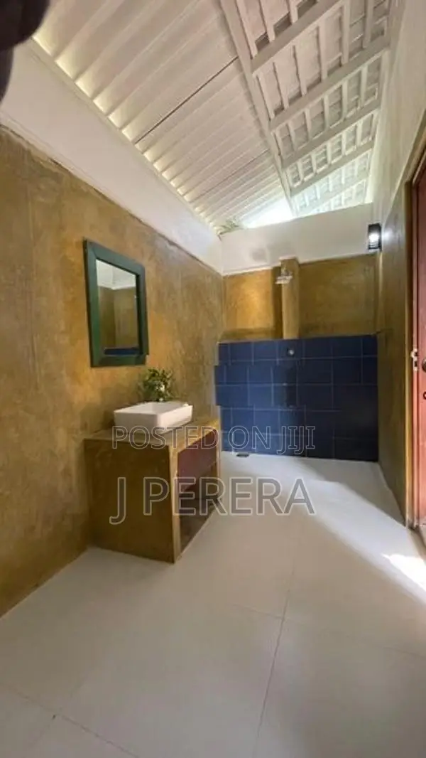 Villa Type House For Sale in Thalawila