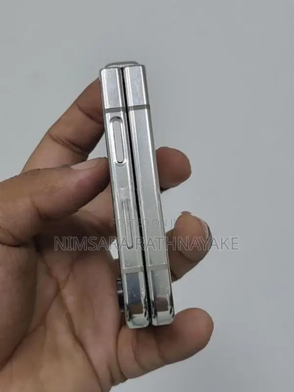 Samsung Galaxy Z Flip 5 256GB (Used)