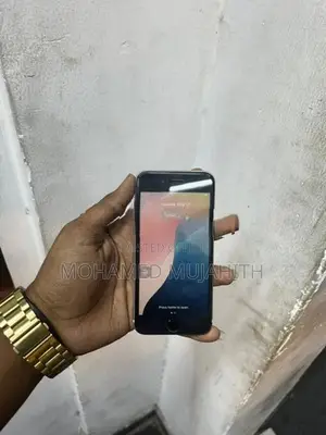 Apple iPhone SE 2 (Used)