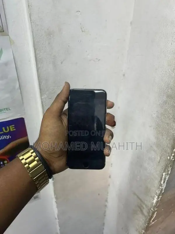 Apple iPhone SE 2 (Used)