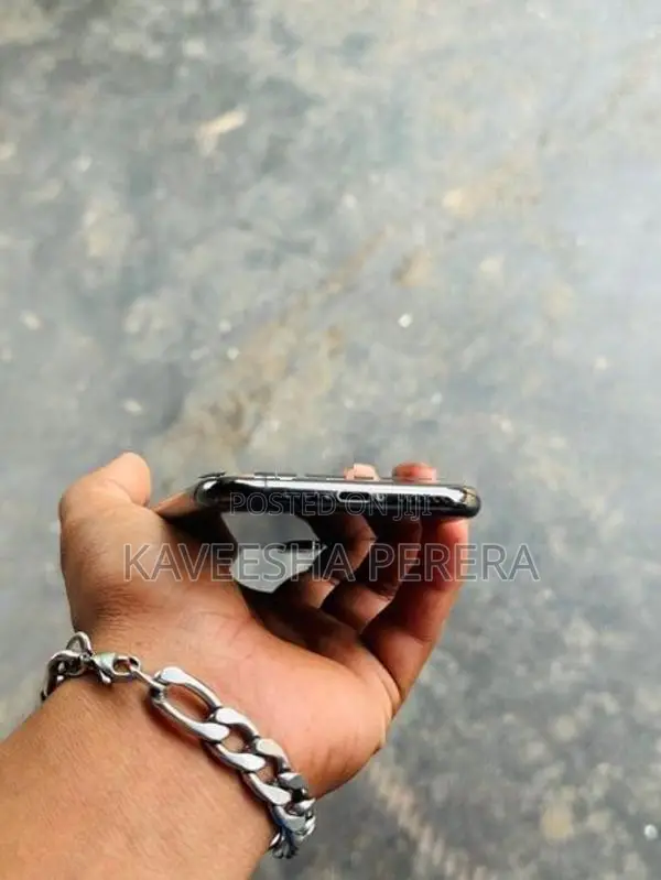 Apple iPhone XS (Used)