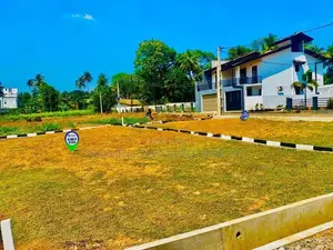 Commercial Land for Sale 8.p Athurugiriya D29