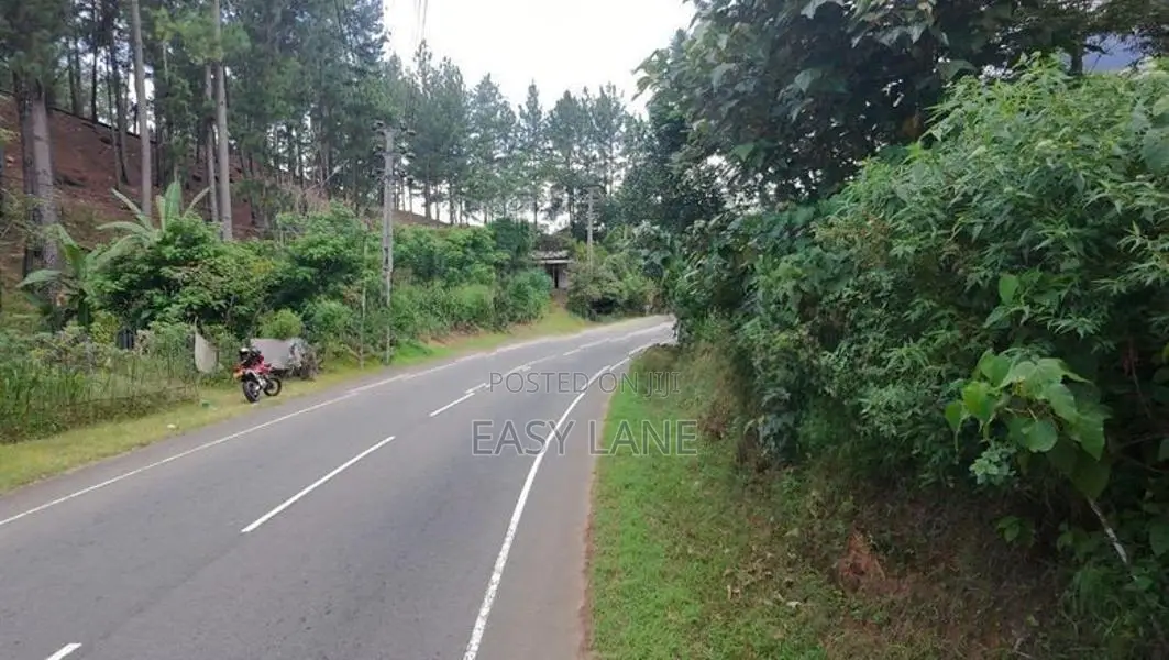 හපුතලෙන් බිම් කොටසක්