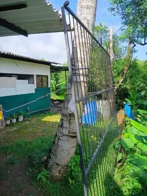 Grill Gate ( යකඩ වැටක් )