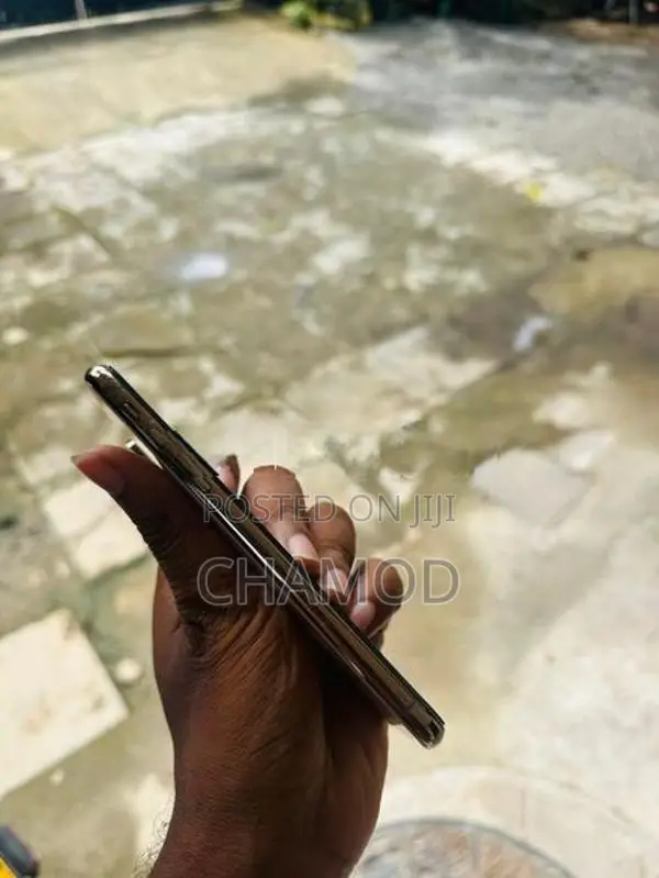 Apple iPhone XS (Used)