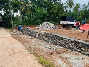 පානදුර නගර මැදින් ගාලුපාරට කිට්ටවෙන් වට්නා ඉඩමක් N38