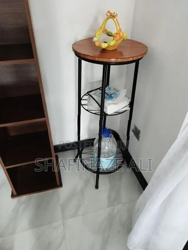 Corner Stand