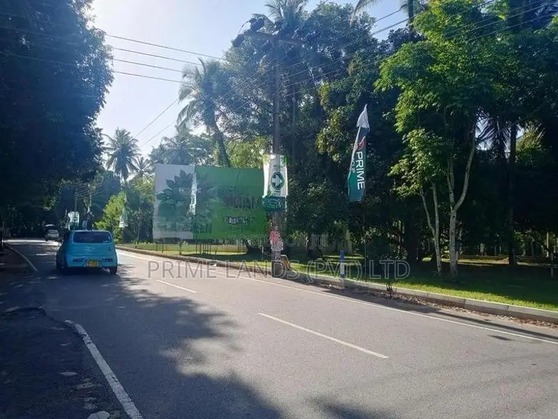 යක්කල නගරයෙන් නේවාසික හා ව්‍යාපාරික බිම් කොටස්