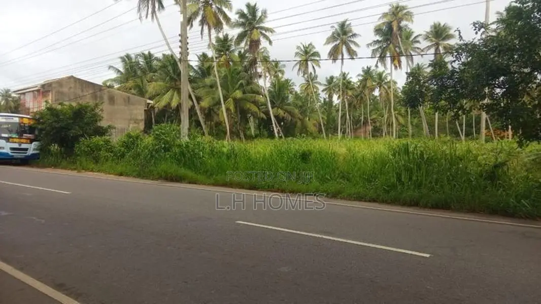 1 Acre Land for Sale in Wennapuwa