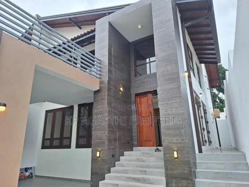 Luxury House for Sale in Battaramulla