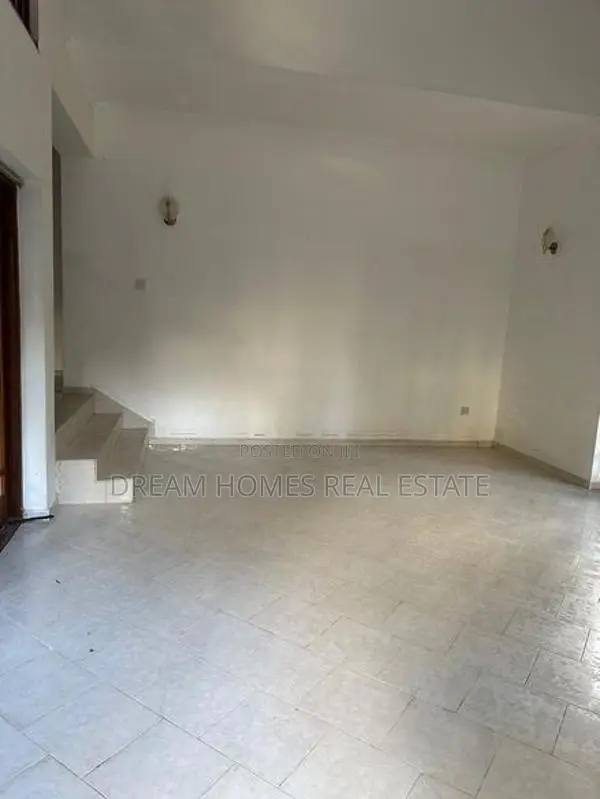 Prime Location Family House with Separate Units in Kotte