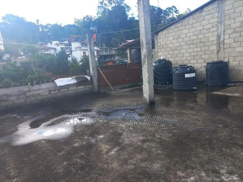 බදුල්ල පාරට මුහුණලා ගොඩනැගිල්ලක් විකිණීමට