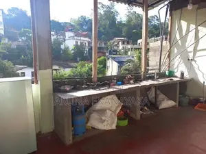 බදුල්ල පාරට මුහුණලා ගොඩනැගිල්ලක් විකිණීමට