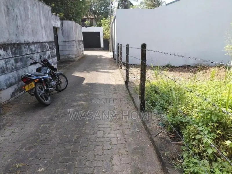 High Residential Lake Facing Land for Sale in Divulapitiya