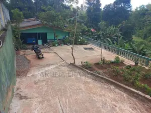 බණ්ඩාරවෙල සෙන්තෝමස් හන්දිය ආසන්නයේ නිවසක් විකිණීමට