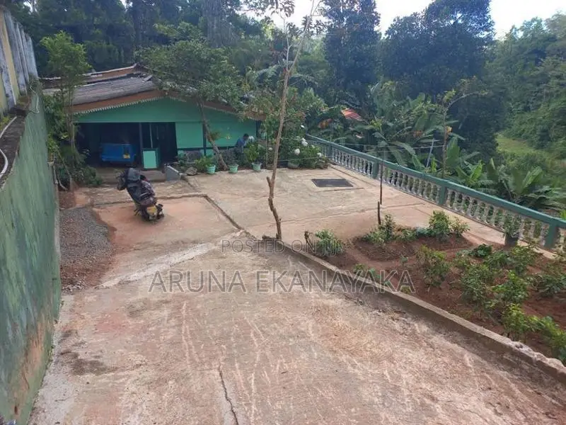 බණ්ඩාරවෙල සෙන්තෝමස් හන්දිය ආසන්නයේ නිවසක් විකිණීමට