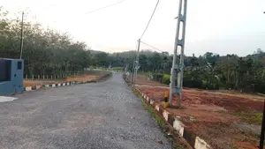 මීගොඩ අටීගලින් අගනා බිම් කොටස්