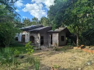 100 Perch Prime Land with House for Sale Monaragala
