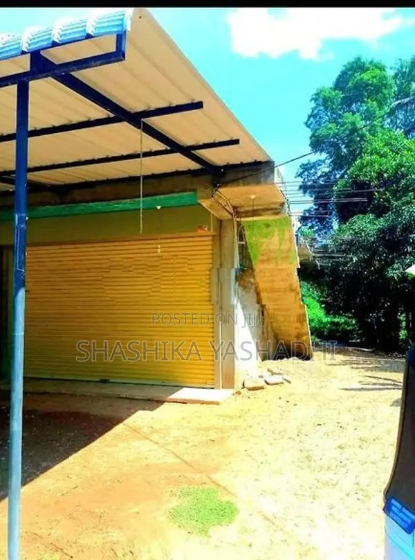 කොළඹ මොණරාගල ප්‍රධාන මාර්ගයයට මුහුණ ලා කඩකාමරයක් සමග ඉඩමක් විකිණීමට ඇත