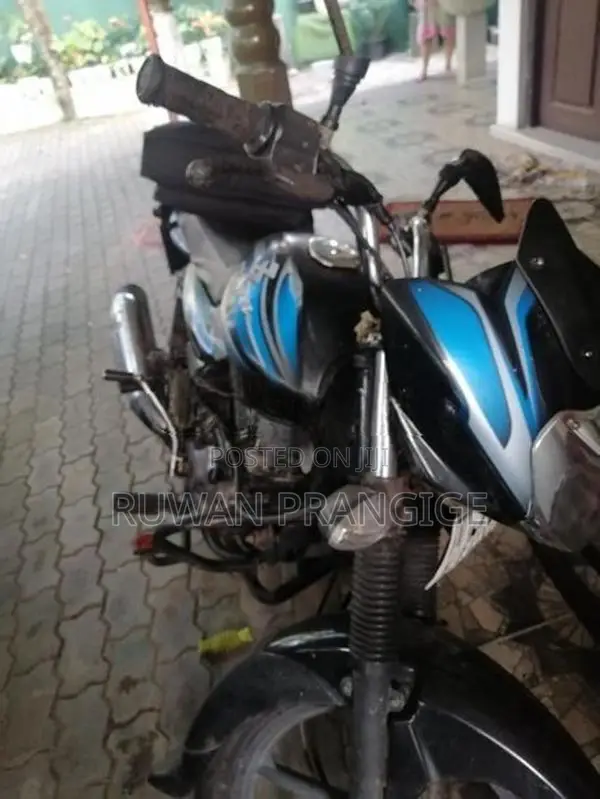 Bajaj Discover 2013
