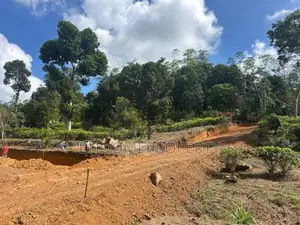 උඩුගම බස් පාර බිම කොටස්