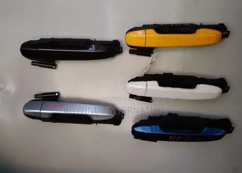 TOYOTA AQUA NHP10 DOOR HANDLE