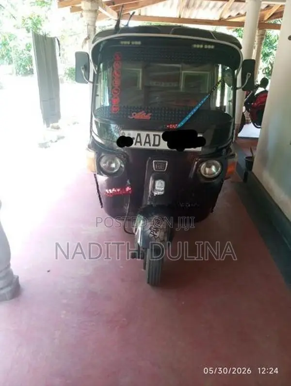Bajaj RE 2012