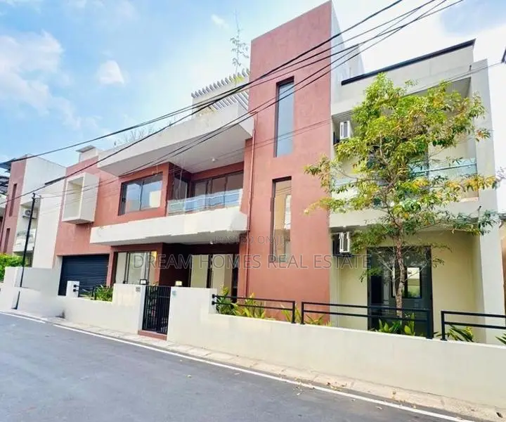 Modern 4 Bedroom Luxury Home with Pool in Thalawathugoda