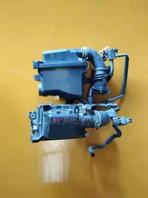 TOYOTA AQUA NHP10 AIR CLEANER BOX