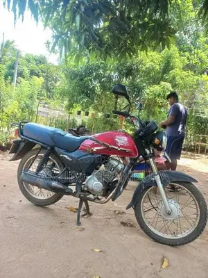 Honda CB 125 2015