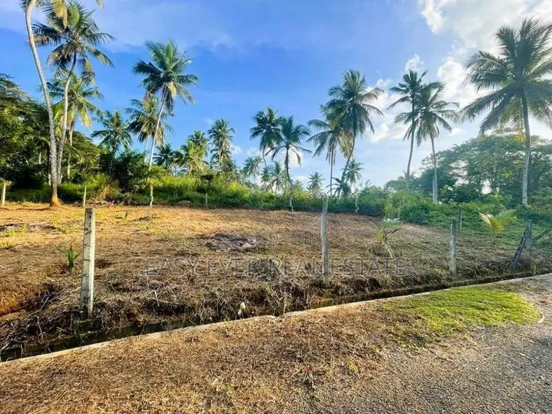වේයන්ගොඩින් Land for Sale