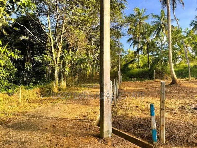 වේයන්ගොඩින් Land for Sale