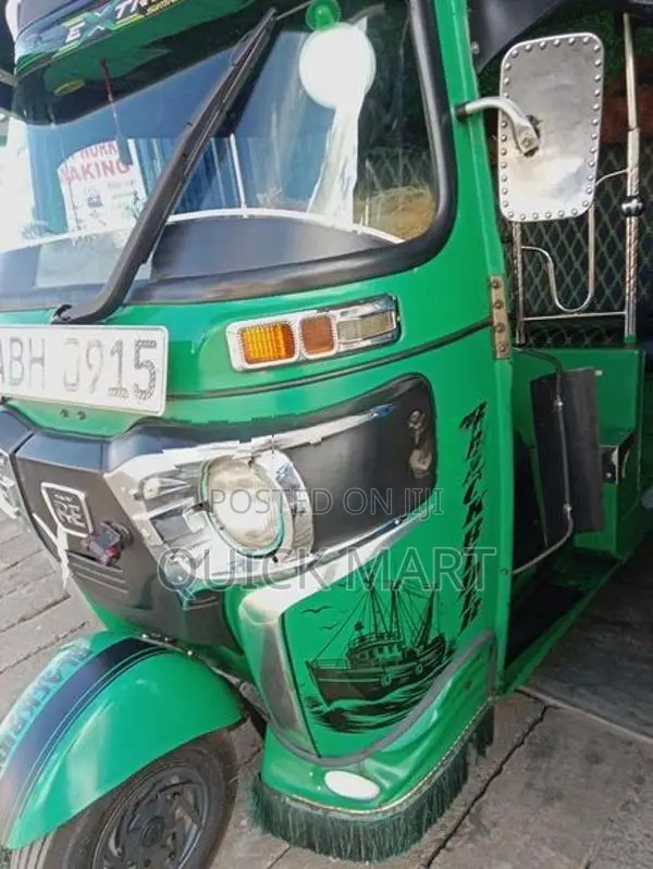 Bajaj RE 2016
