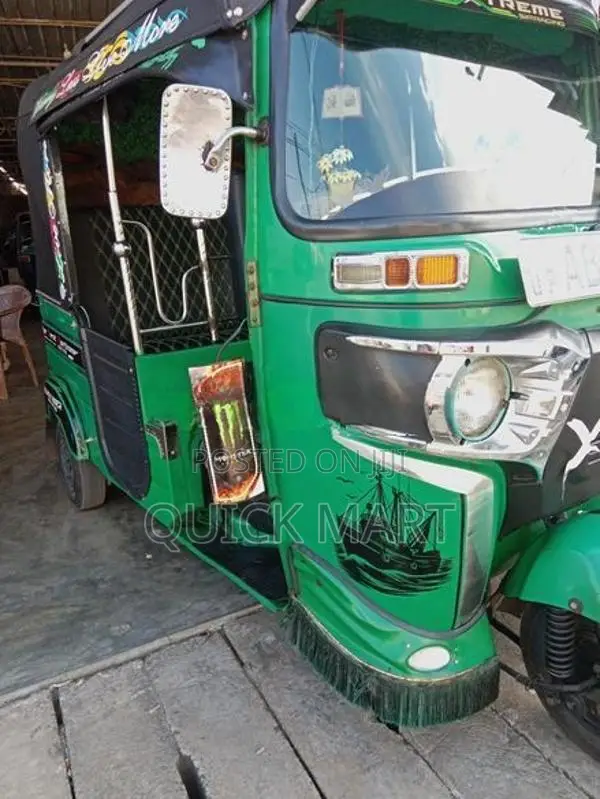 Bajaj RE 2016