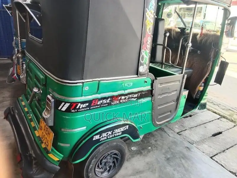 Bajaj RE 2016