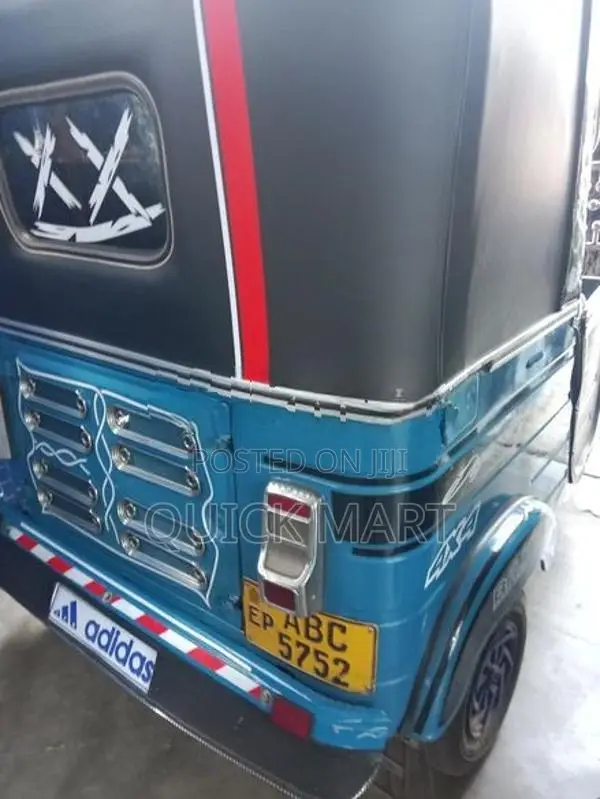 Bajaj RE 2016