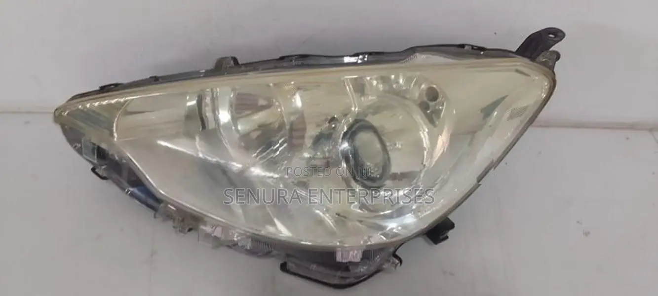 Toyota Aqua Nhp10 Head Light Lh