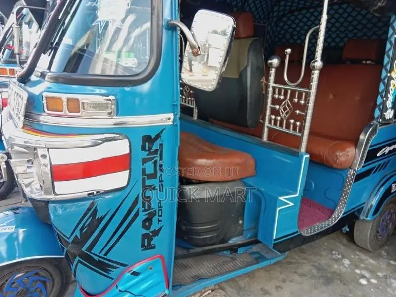 Bajaj RE 2016