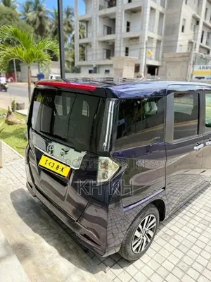 Toyota Roomy Custom G 2025