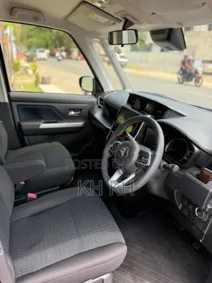 Toyota Roomy Custom G 2025